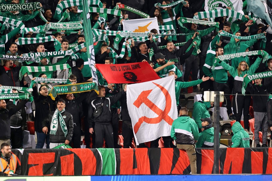 NIKOZJA 28.11.2024 MECZ 4. KOLEJKA LIGA KONFERENCJI SEZON 2024/25: OMONIA NIKOZJA - LEGIA WARSZAWA --- UEFA CONFERENCE LEAGUE MATCH: OMONIA NICOSIA - LEGIA WARSAW KIBICE OMONII FOT. PIOTR KUCZA/FOTOPY ...