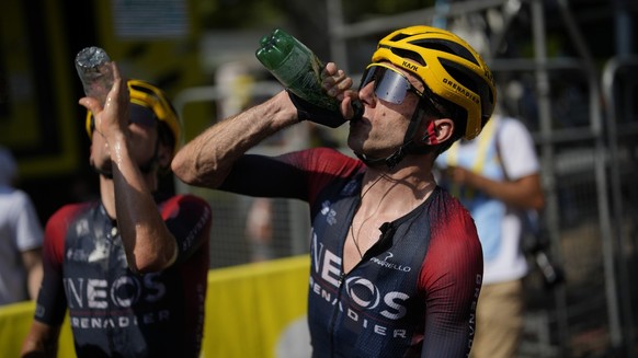 L&#039;image est belle, le mimétisme troublant: sitôt arrivés à Foix mardi, Daniel Martinez (à g.) et Adam Yates ont bu à grandes gorgées, les veines encore gonflées par l&#039;effort. Impatient de se ...