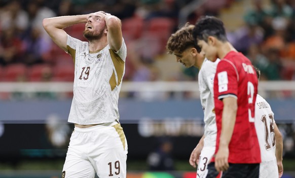 epaselect epa13031838 Tomas Chory (L) of Czechia reacts during the FIFA World Cup 2026 Group A match between South Korea and Czechia in Guadalajara, Mexico, 11 June 2026. EPA/FRANCISCO GUASCO