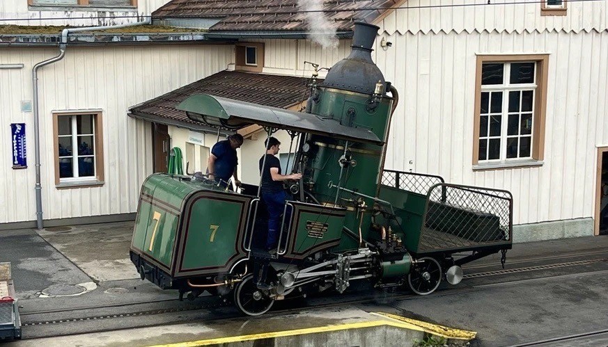 La locomotive No 7 de la ligne Vitznau-Rigi, inaugurée en 1871.