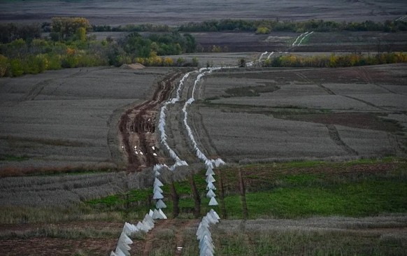 La ligne Wagner, un système de barrages antichars et de positions défensives, est censée stopper les avancées ukrainiennes.