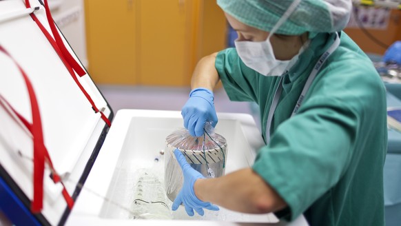 ZUR HEUTE VORGESTELLTEN KAMPAGNE DES BUNDESAMTES FUER GESUNDHEIT «REDE UEBER ORGANSPENDE» STELLEN WIR IHNEN AM DIENSTAG, 6. SEPTEMBER 2016, FOLGENDES ARCHIVBILD ZUR VERFUEGUNG - Die Box mit dem Spende ...