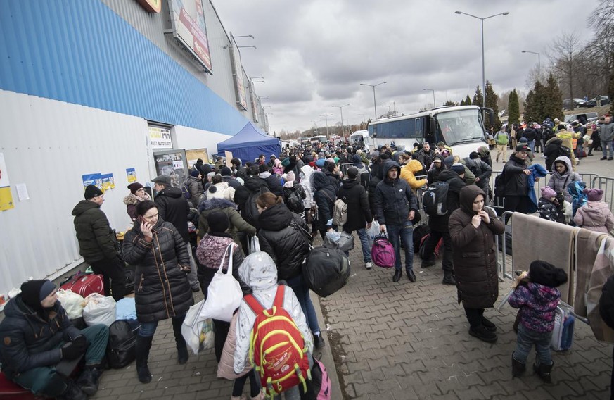 Arrivée des réfugiés ukrainiens à la frontière polonaise