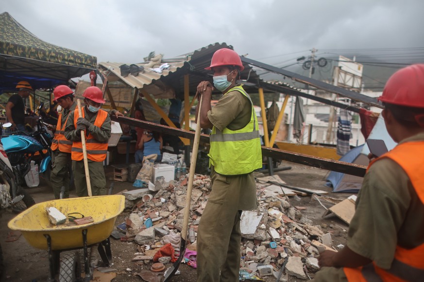 epa13103867 Volunteers take part in search and rescue efforts for nine-year-old Fabio, who is believed to be trapped beneath the rubble of Residencias Tahiti in Caraballeda, Venezuela, 10 July 2026. S ...