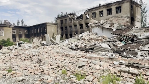 Une école détruite à Tchassiv Iar.
