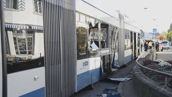 Collision entre deux bus à Zurich: sept blessés légers le 4 novembre.