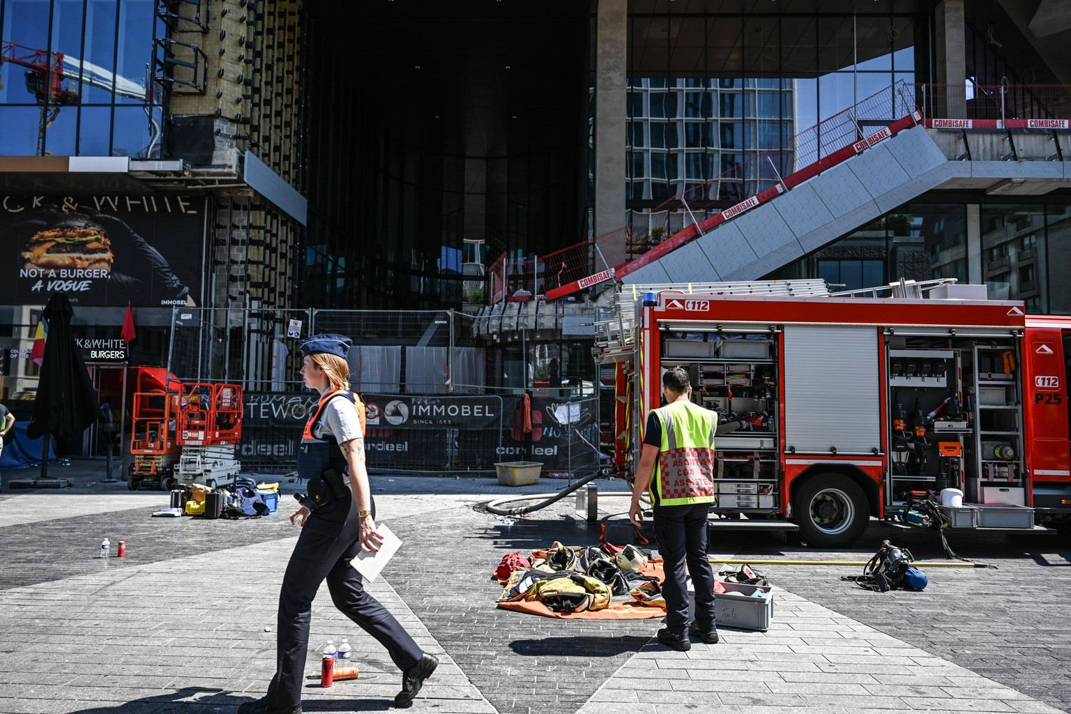 Six personnes sont mortes mardi à Bruxelles dans un incendie qui s'est déclaré dans une tour de logements en rénovation, ont indiqué les autorités locales. Plus de 200 ouvriers y travaillaient.