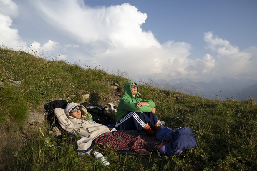 People are watching the moon obscures the sun during a partial solar eclipse on Wednesday, 12 August 2026, from the summit of the Niesen in the Bernese Oberland, Switzerland. Tonight, Switzerland witn ...