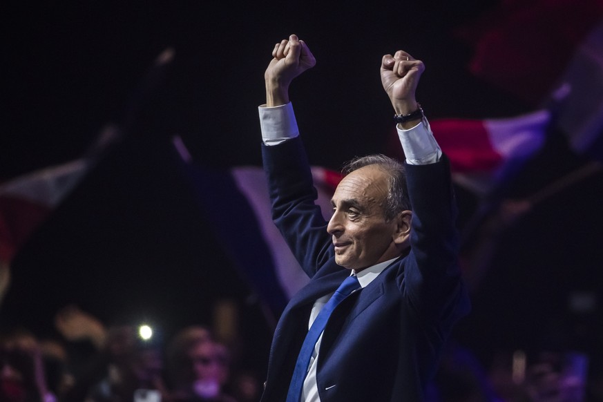 epa09624714 French far-right polemicist and candidate to the 2022 French presidential elections Eric Zemmour arrives to deliver a speech during his first campaign rally after announcing his candidacy ...