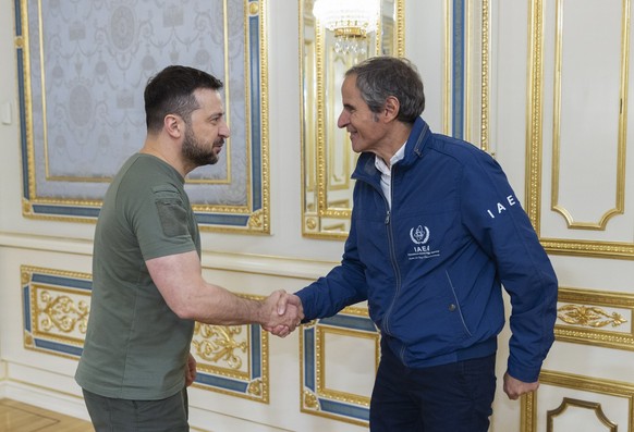 epa10227402 A handout photo made available by the Presidential press service shows Ukrainian President Volodymyr Zelensky (L) meets with IAEA chief Mariano Grossi (R) in Kyiv, Ukraine, 06 October 2022 ...