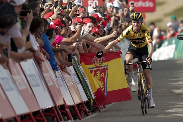 epa10831156 US rider Sepp Kuss of Jumbo-Visma team wins the sixth stage of the Vuelta a Espana, a 181.3km cycling race from La Vall d&#039;Uixo to Observatorio Astrofisico de Javalambre, Spain, 31 Aug ...