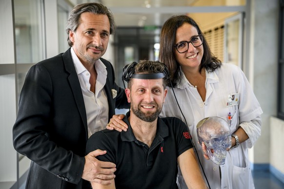 EMBARGO UNTIL MAY 24, 17:00 CET - Dutch paraplegic patient Gert-Jan, center, who can walks thanks the Brain Computer Interface (BCI) enables thought-controlled walking after spinal cord injury, poses  ...
