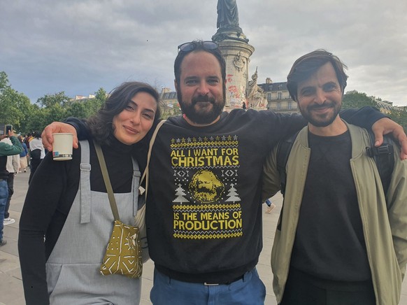 Karima, Anthony et Selim, venus soutenir le Nouveau Front Populaire à la place de la République le 7 juillet 2024