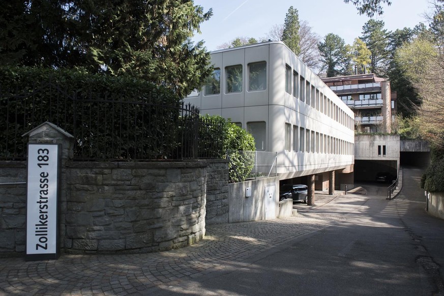 Blick auf den Sitz der Gazprombank an der Zollikerstrasse, aufgenommen am Montag, 4. April 2016 in Zuerich. Hunderte Journalisten aus fast 80 Laendern haben Finanzgeschaefte ueber Briefkastenfirmen au ...