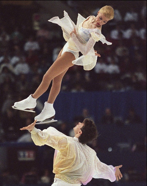 FILE - World champions Evgenia Shishkova and Vadim Naumov of Russia execute a throw during the pairs short competition at the World Figure Skating competition in Edmonton, Alberta, March 19, 1996. (Da ...