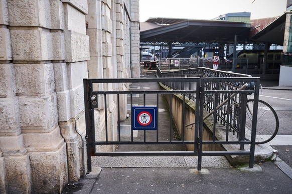 Gare CFF de Bâle : La passerelle piétonne provisoire est très peu utilisée.