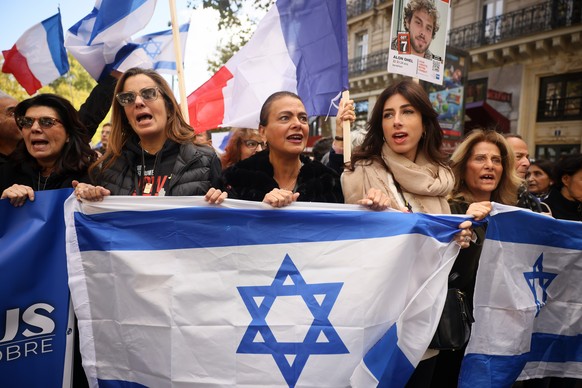 People demonstrate in support of Israeli hostages held in the Gaza Strip and demanding their release from Hamas captivity Sunday, Oct. 5, 2025 in Paris. (AP Photo/Thomas Padilla)
France Israel Palesti ...