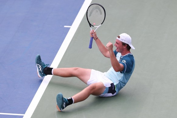epa10829790 Dominic Stricker of Switzerland celebrates on the court after defeating Stefanos Tsitsipas of Greece in their second round match at the US Open Tennis Championships at the USTA National Te ...