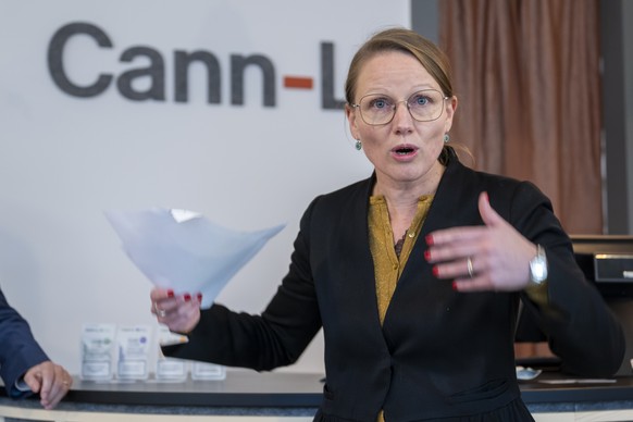 Emilie Moeschler, conseillere municipale, Direction des sports et de la cohesion sociale, s&#039;exprime sur le projet lausannois de vente regulee de cannabis (CANN-L) a but non lucratif entre dans un ...