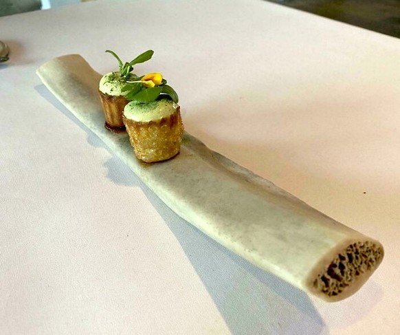 WE WANT PLATES
https://www.reddit.com/r/WeWantPlates/comments/1ct0btv/vegan_dish_served_on_a_bone/