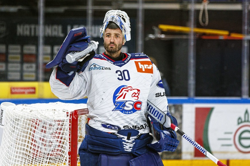 ZSC Lions Torhueter Simon Hrubec waehrend dem Eishockey-Meisterschaftsspiel der National League zwischen den SC Rapperswil-Jona Lakers und den ZSC Lions am Samstag, 7. Oktober 2023, in Rapperswil. (KE ...