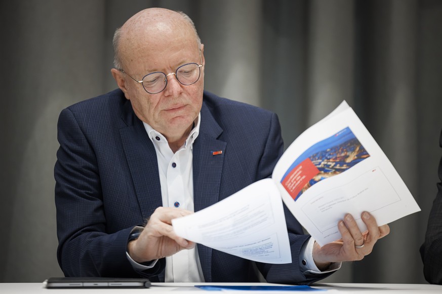 Vincent Ducrot, CEO des CFF, attend de s&#039;exprimer avant une conference de presse au sujet des retards du chantier de la gare de Lausanne et du nouveau calendrier de travaux, ce vendredi 17 mars 2 ...