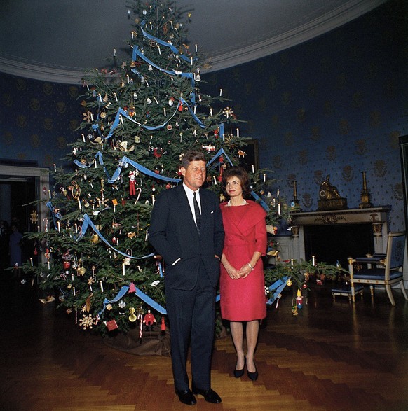 U.S. President John F. Kennedy and U.S. First Lady Jacqueline Kennedy standing in front of Christmas tree in the Blue Room, White House, Washington, D.C., USA, Robert Knudsen, White House Photographs, ...