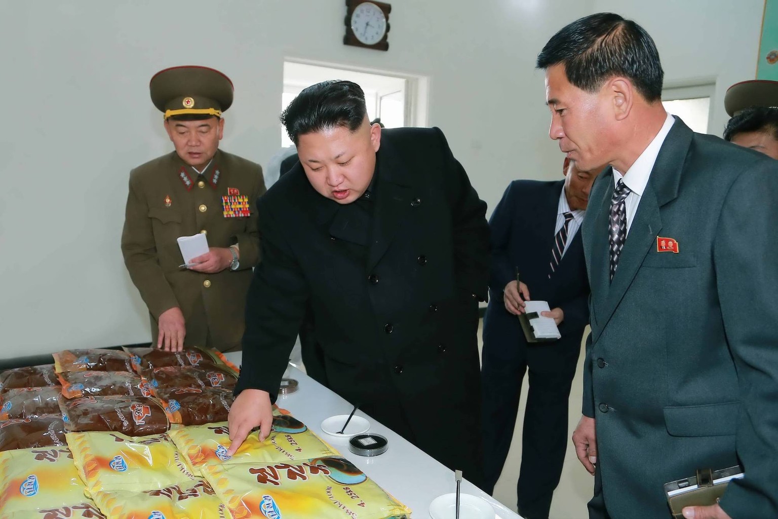 Photo provided by Korean Central News Agency () on Nov. 17, 2014 shows top leader of the Democratic People s Republic of Korea (DPRK) Kim Jong Un (C) inspecting the combined foodstuff-processing facto ...