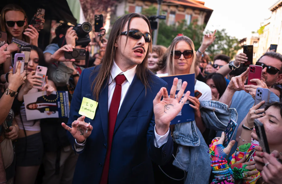 Tommy Cash, le participant estonien à l'Eurovision, lors d'un événement promotionnel à Milan fin avril.