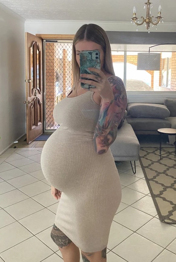 Evelyn Miller est enceinte pour la deuxième fois, une fois de plus dans son ventre droit