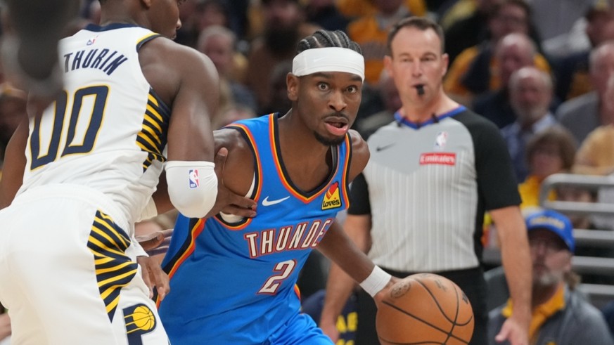 Le MVP canadien Shai Gilgeous-Alexander (au centre) a été décisif face aux Pacers.