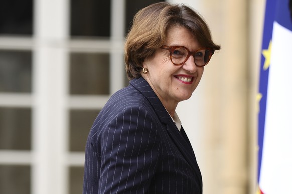 epa12450866 French Minister of Agriculture, Agri-Food, and Food Sovereignty Annie Genevard arrives at the Hotel Matignon, in Paris, France, 13 October 2025. Sebastien Lecornu is holding the first cabi ...