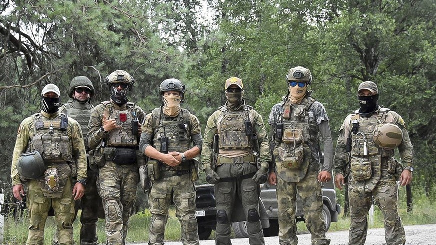 Wagner en Biélorussie: «Les mercenaires harcèlent les filles». Que font exactement les combattants de Wagner sur place? Un opposant biélorusse, ancien Ministre de la culture, apporte des réponses.