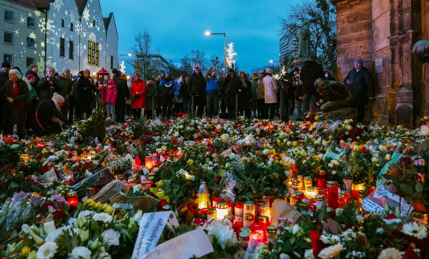 epaselect epa11788639 People gather at the official mourning site in front of St. John&#039;s Church to pay their respects following a vehicle-ramming attack on the Christmas market, in Magdeburg, Ger ...