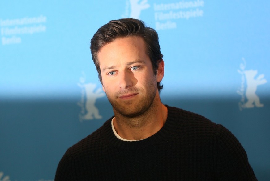 Un documentaire enquête sur la face sombre d'Armie Hammer.