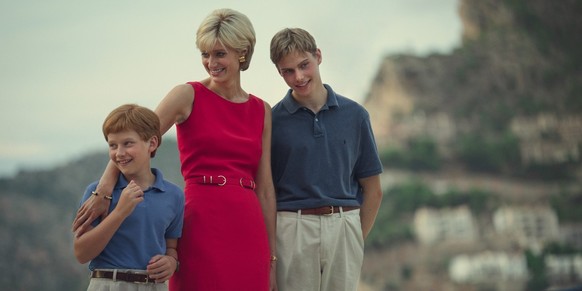 Elizabeth Debicki, alias Diana, dans la saison 6 de The Crown sur Netflix.