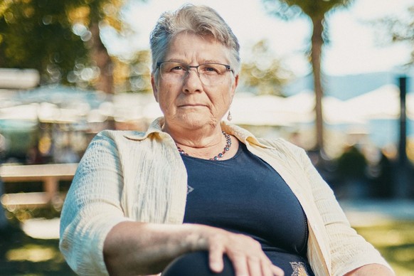 Lilian Senn, 68 ans, parle ouvertement des années de difficultés financières et de ses dettes.