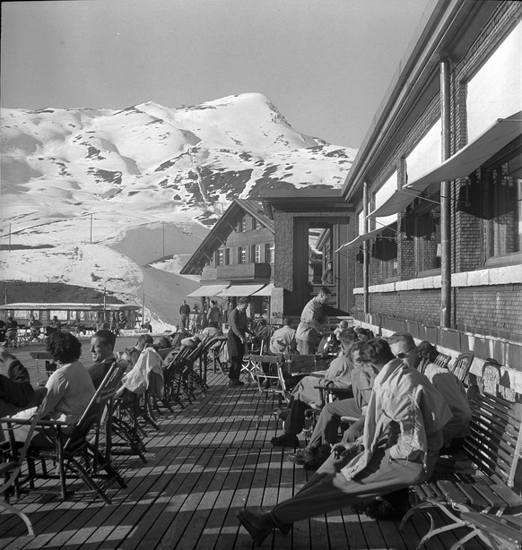 People on the terrace of Hotel Bellevue, Kleine Scheidegg, 1941 (Photo by RDB/ullstein bild via Getty Images)