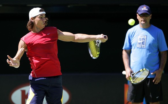 Spain&#039;s Rafael Nadal left, is watched by his coach and uncle Toni Nadal during practice on Rod Laver Arena on the eve of the Australian Open in Melbourne, Sunday, Jan. 14, 2007. (AP Photo/Vincent ...