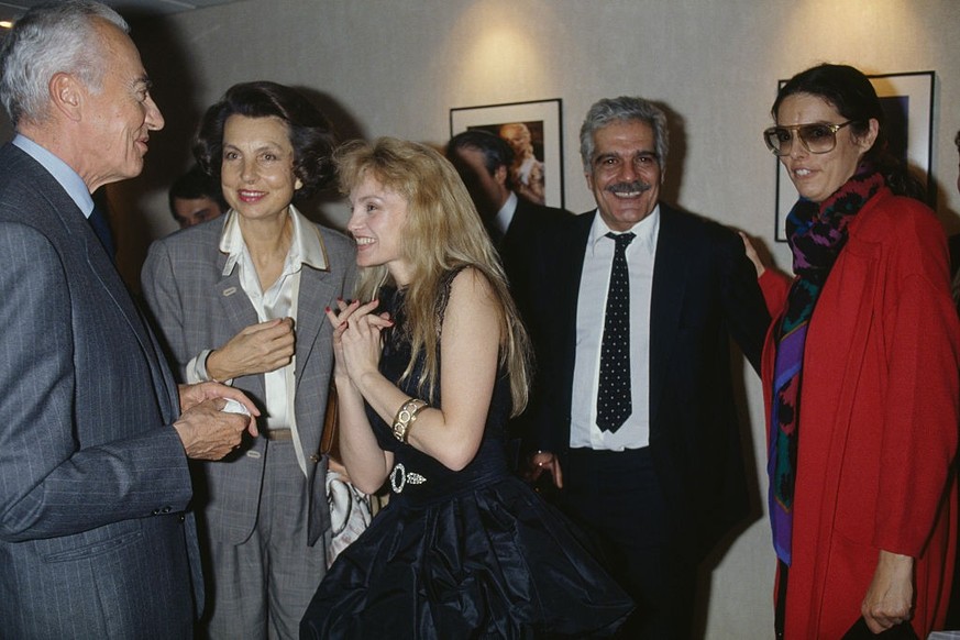 French politician André Bettencourt, his wife, L&amp;#039;Oreal heiress, socialite, businesswoman and philanthropist Liliane Bettencourt, their daughter Françoise Bettencourt-Meyers (R), French-Americ ...