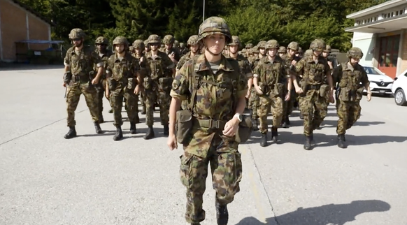 Dans le cadre de son activité militaire, Olivia aime la discipline, car sinon «ils vous mangent la main et ensuite le bras et ainsi de suite».