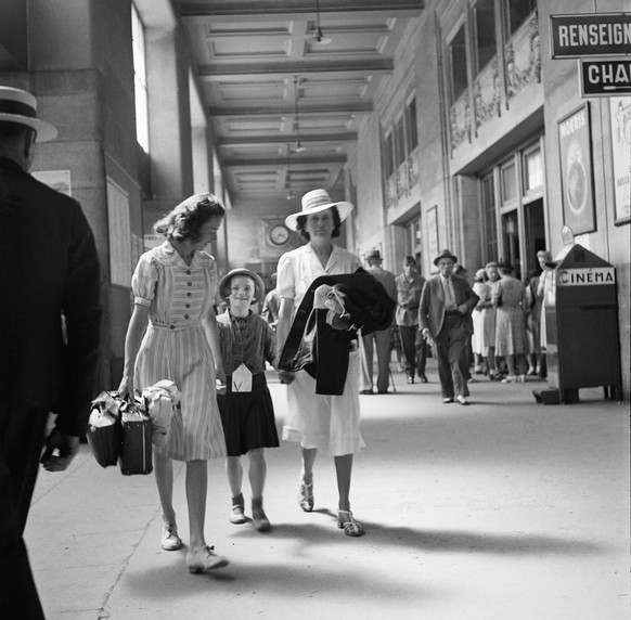 10 juillet 1941: des enfants belges sont accueillis à la gare. L’aide aux enfants est encore dirigée par le Cartel suisse de secours aux enfants victimes de la guerre.