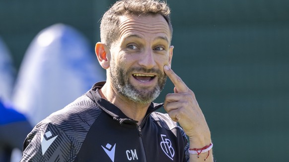 Der neue Athletiktrainer Carlos Menendez beim ersten Rasentraining der Saison 2024/2025 des FC Basel 1893 in Basel, am Samstag, 15. Juni 2024. (KEYSTONE/Georgios Kefalas)