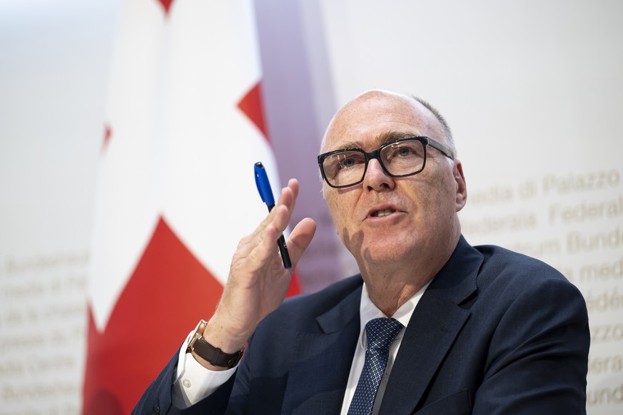 Bundesrat Martin Pfister spricht an einer Medienkonferenz ueber den aktuellen Stand der Verhandlungen und das weitere Vorgehen Air2030, am Mittwoch, 13. August 2025, im Medienzentrum Bundeshaus in Ber ...