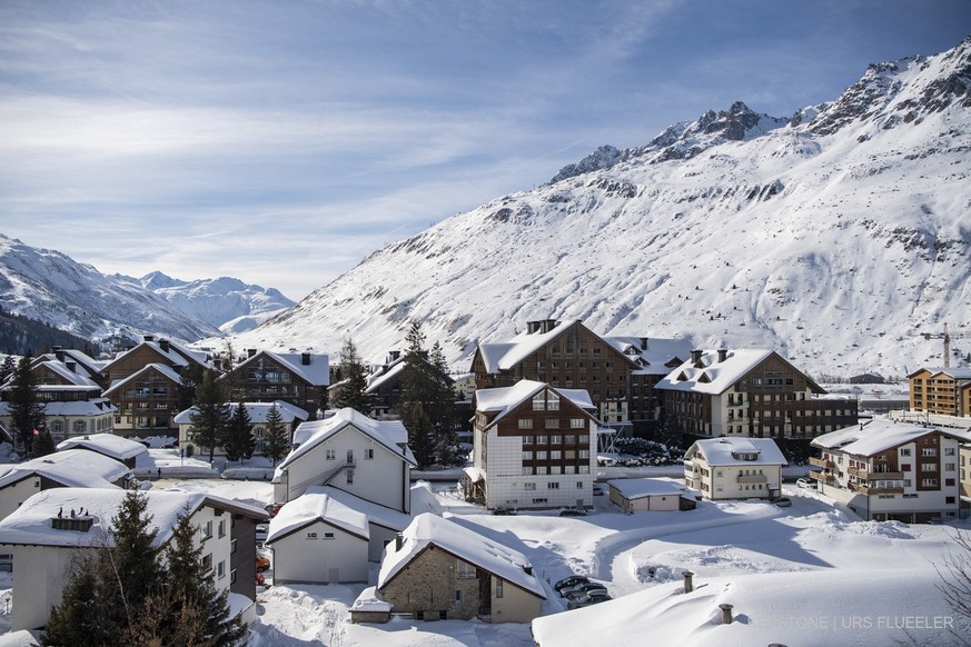 Das Hotel Chedi im Dorf Andermatt mit der Urserntal im Skigebiet Andermatt-Oberalp-Sedrun, am Samstag, 12. Februar 2022. (KEYSTONE/Urs Flueeler)