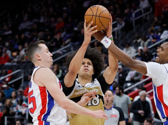 Kyshawn George (au centre) et les Wizards ont réussi leur coup dans le Michigan.