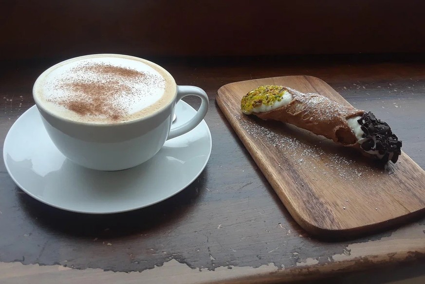 AccidentalRenaissance
Aromi Caffe in Cambridge, UK. Taken to show friends the spot I found.

https://www.reddit.com/media?url=https%3A%2F%2Fpreview.redd.it%2Faromi-caffe-in-cambridge-uk-taken-to-show- ...