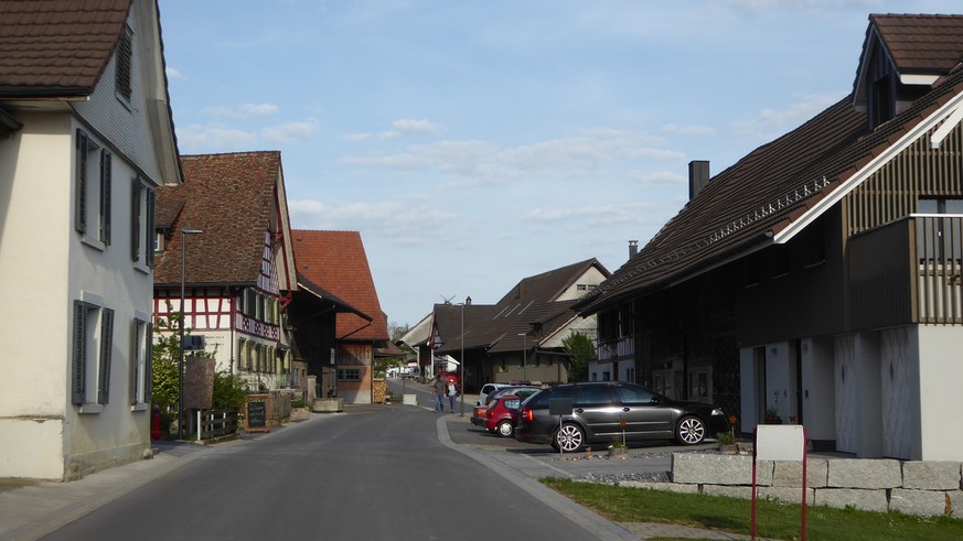 Les restes humains trouvés la semaine dernière sur une propriété du hameau thurgovien d'Engwang sont ceux d'une femme portée disparue depuis janvier. Une enquête est en cours contre son comp ...