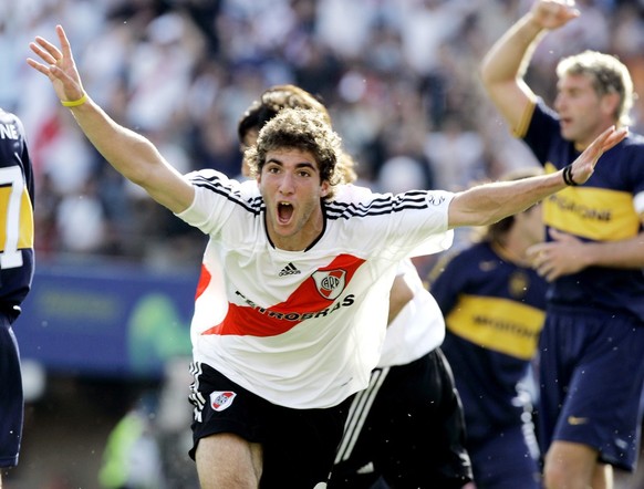 Gonzalo Higuain of Argentina&#039;s River Plate, celebrates his goal against Boca Juniors during their Argentina&#039;s first league soccer match, Oct. 8, 2006, at Stadium Monumental in Buenos Aires.  ...