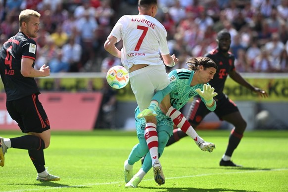 epa10657611 Dejan Ljubicic (C) of Cologne and Munich goalkeeper Yann Sommer (R) in action during the German Bundesliga soccer match between 1.FC Cologne and FC Bayern Munich, in Cologne, Germany, 27 M ...